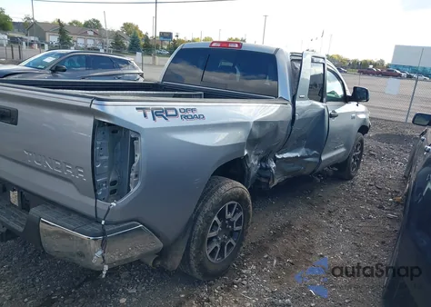 2016 Toyota Tundra Sr5 5.7L V8 z USA, uszkodzony, nr VIN 5TFRW5F18GX211600